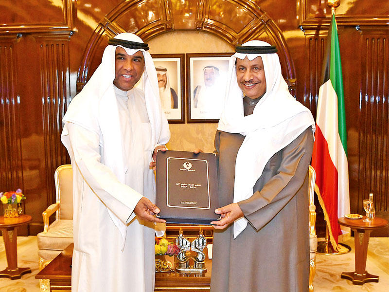 المبارك يتسلم تقرير «نزاهة» من النمش