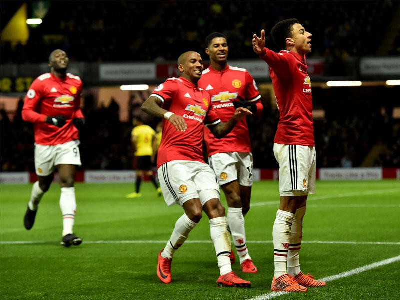 لينغارد نجم مانشستر يونايتد يحتفل بهدفه