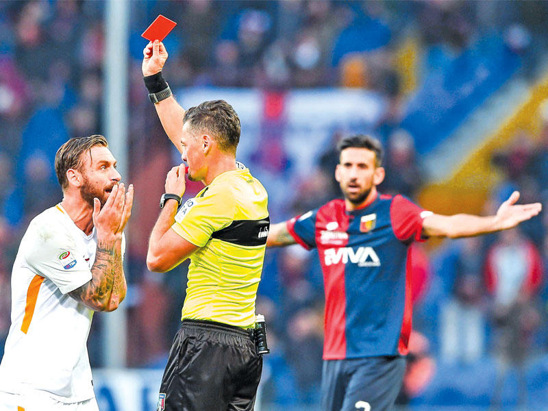 دي روسي لحظة تعرضه للطرد