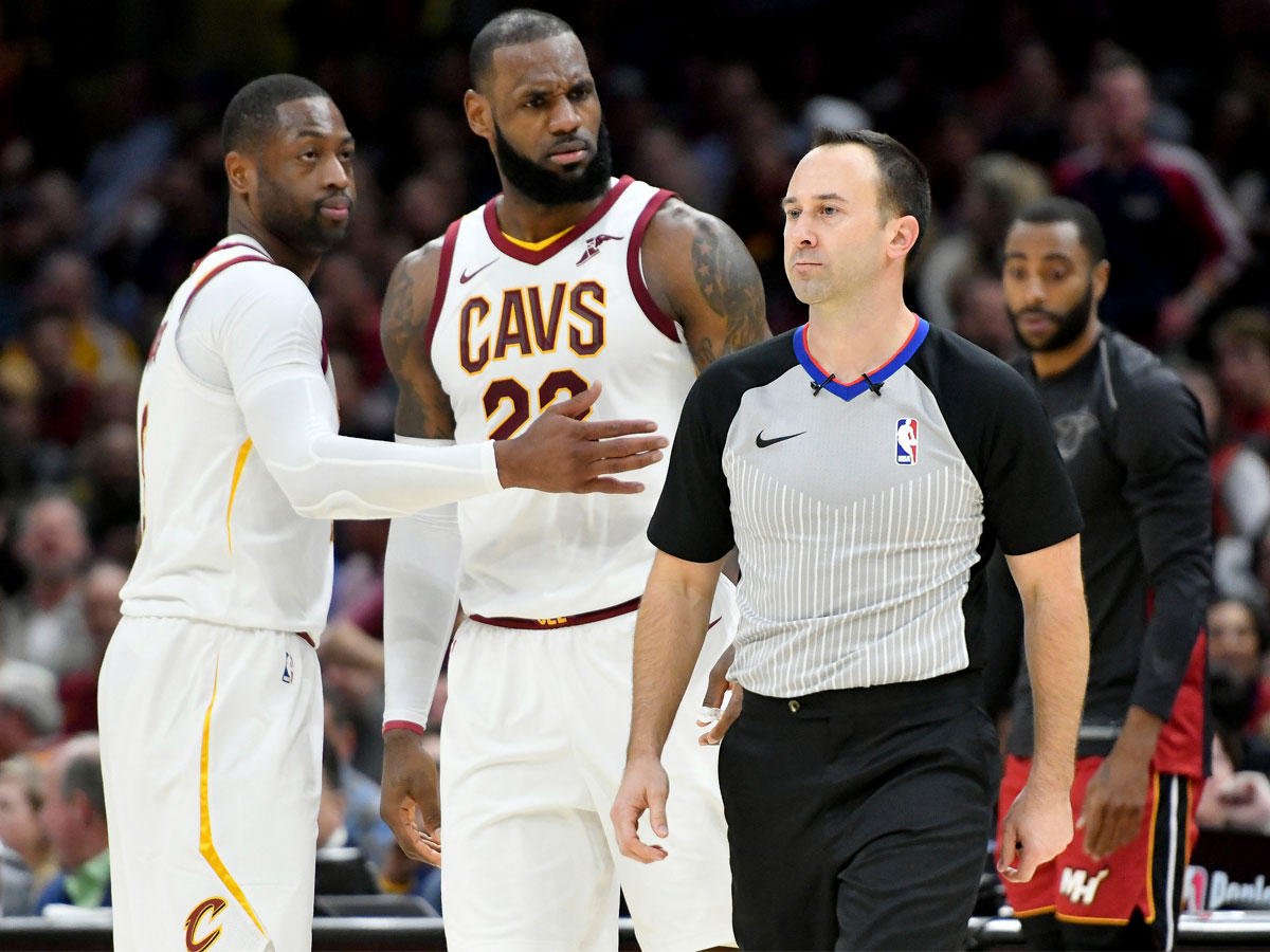 جيمس بعد تلقيه الطرد