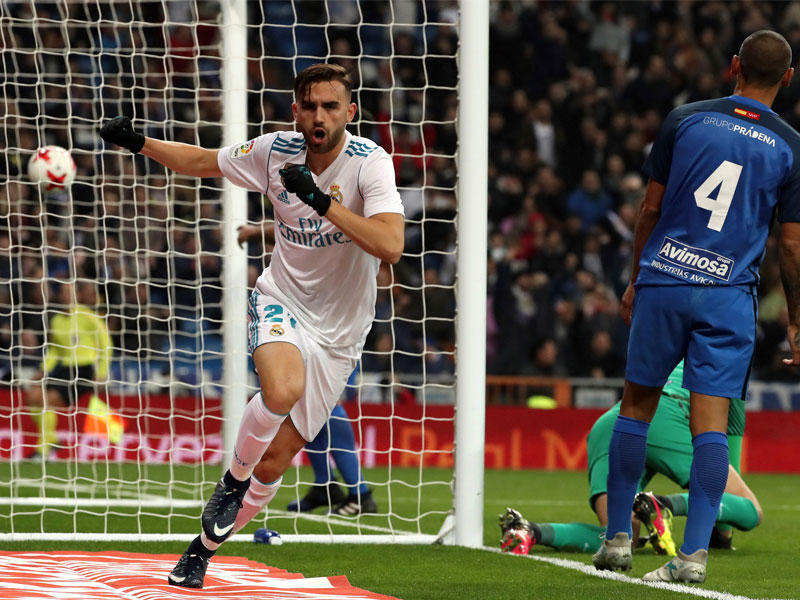 بورخا مايورال نجم ريال مدريد يحتفل بهدفه