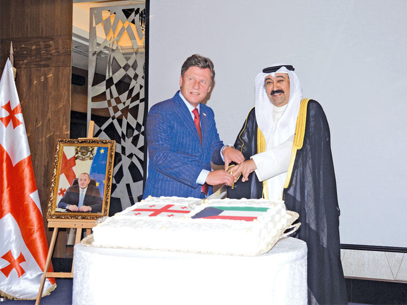 الخبيزي وسفير جورجيا خلال الحفل 