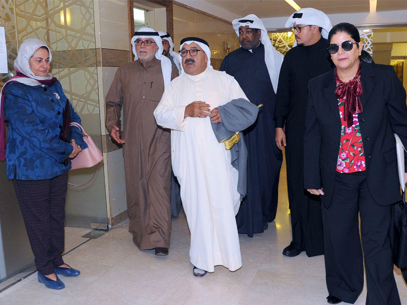 ناصر الصباح خلال دخوله المجلس أمس (1-2)