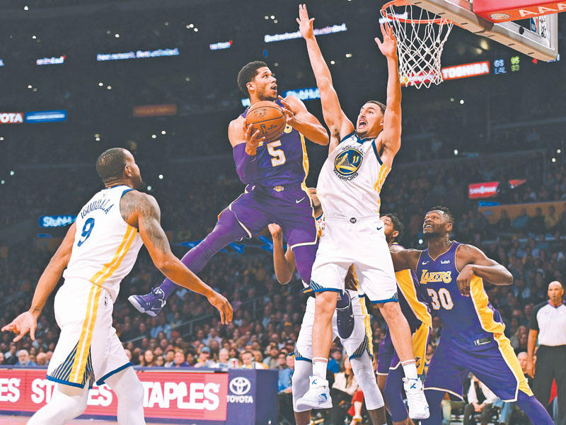 جانب من لقاء ليكرز وغولدن ستيت