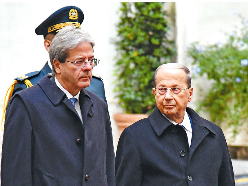 عون ورئيس الحكومة الايطالية باولو جنتليوني في روما أمس (أ ف ب)n