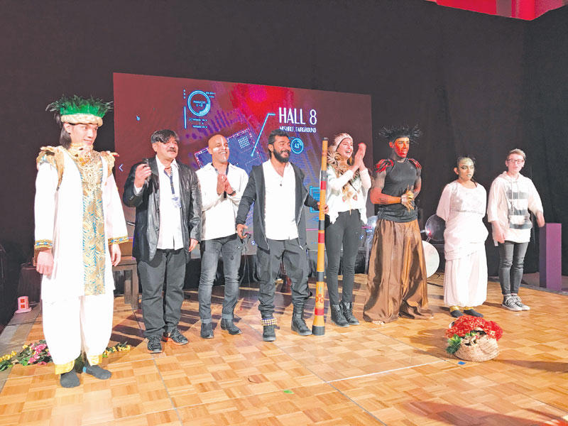 المشاركون في مهرجان الفنون والرقص 