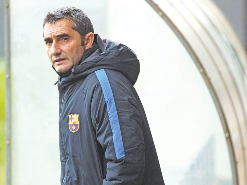 إيرنستو فالفيردي المدير الفني لفريق برشلونة الإسباني لكرة القدم