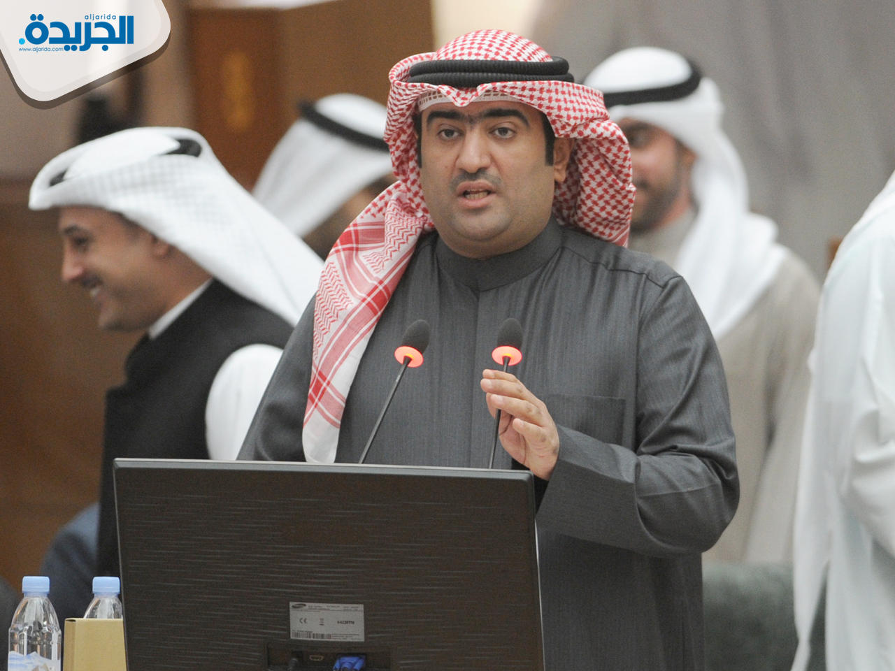 الروضان متحدثاً خلال الجلسة