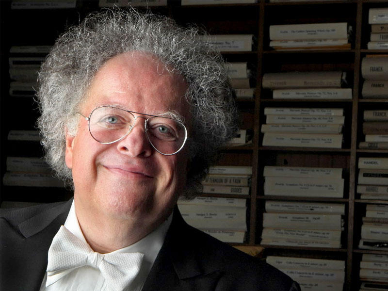  قائد الأوركسترا الأميركي الشهير والمدير الموسيقي الفخري لدار متروبوليتان أوبرا في نيويورك جيمس ليفاين