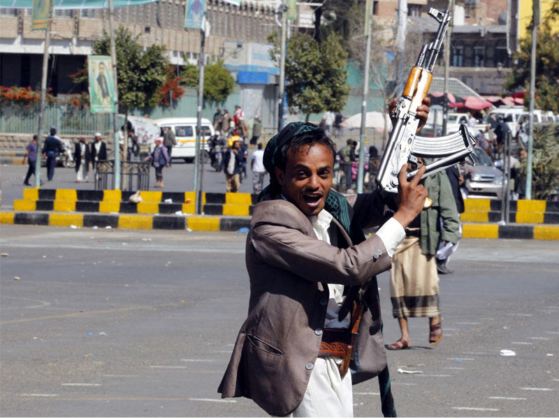 مقاتل حوثي في صنعاء أمس (أي بي إيه)