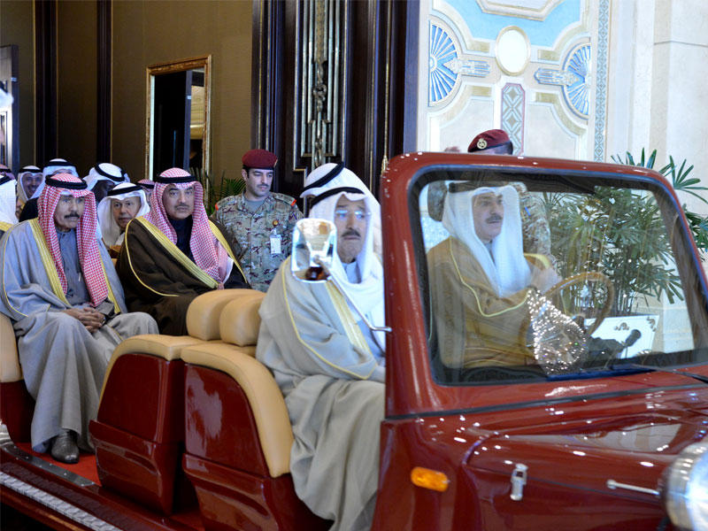 صاحب السمو خلال تفقده ترتيبات استضافة القمة في قصر بيان