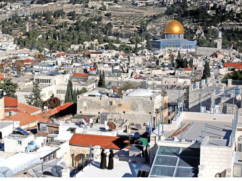 قبة الصخرة في القدس القديمة كما بدت أمس     (رويترز)