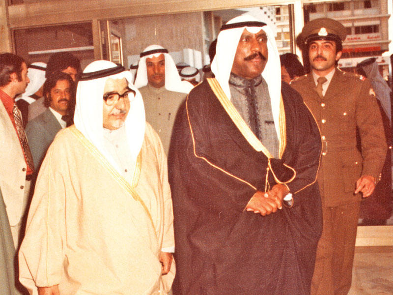 الأمير الوالد الشيخ سعدالعبدالله -رحمه الله- خلال افتتاح بيت التمويل الكويتيn