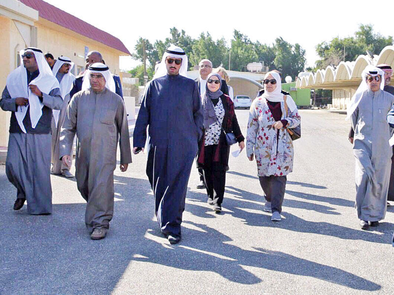 جانب من جولة وفد هيئة الغذاء والتغذية في منفذ النويصيب      