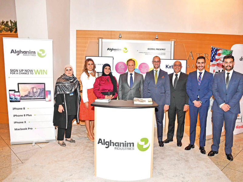 فريق «صناعات الغانم» مع سفير الكويت في واشنطن الشيخ سالم عبدالله الجابر