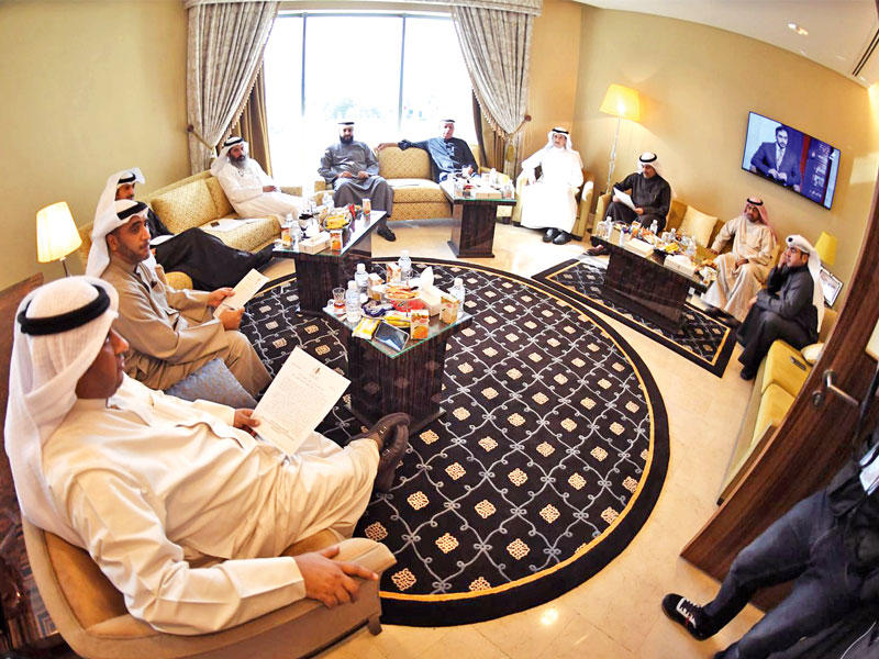 النواب المجتمعون في مكتب الدلال (تصوير عبدالله الخلف)