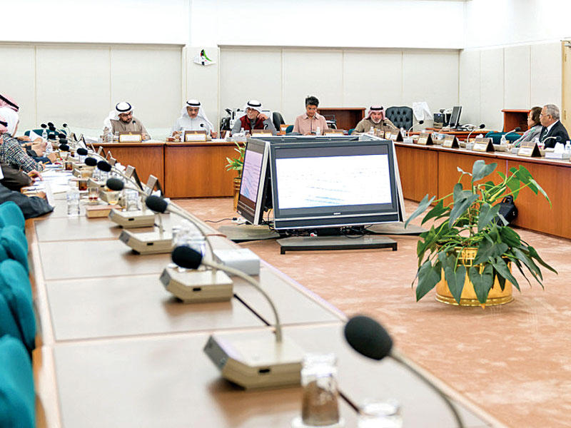 جانب من اجتماع اللجنة المالية أمس