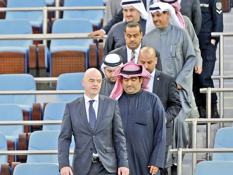 جولة مع الروضان في استاد جابر