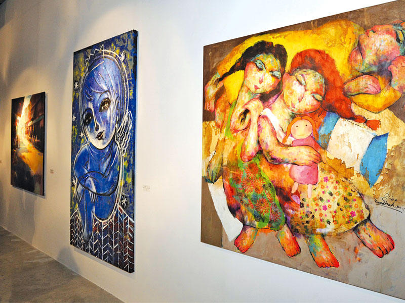 جانب من الأعمال المعروضة 