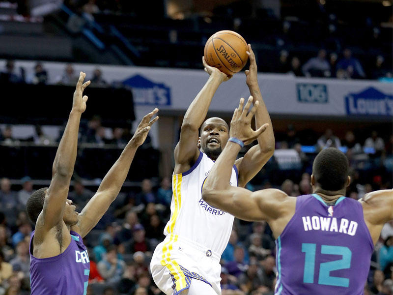 دورانت نجم ووريرز خلال مواجهة هورنتس