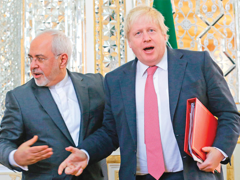 جونسون وظريف في طهران أمس (أ ف ب)