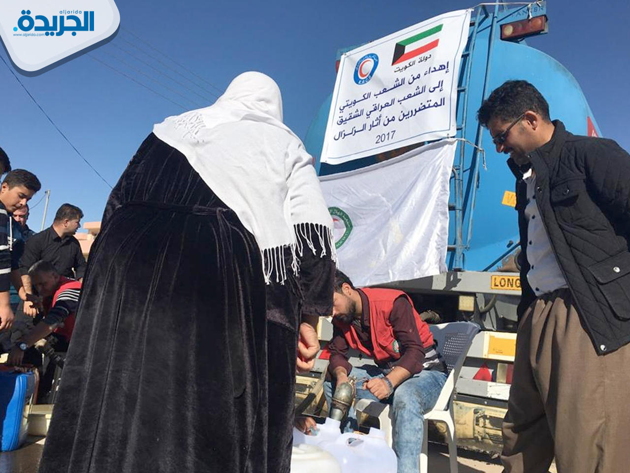 جانب من توزيع النفط الأبيض على متضرري زلزال إقليم كردستان