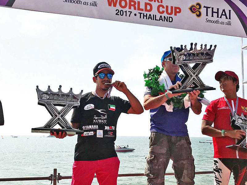 الفاضل اثناء تتويجه بالمركز الثاني