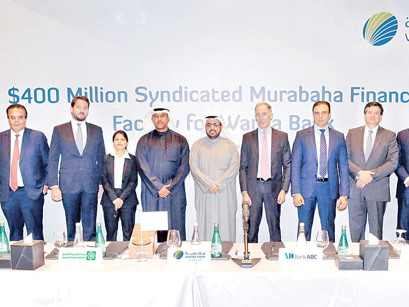 صورة جماعية عقب توقيع الاتفاقية