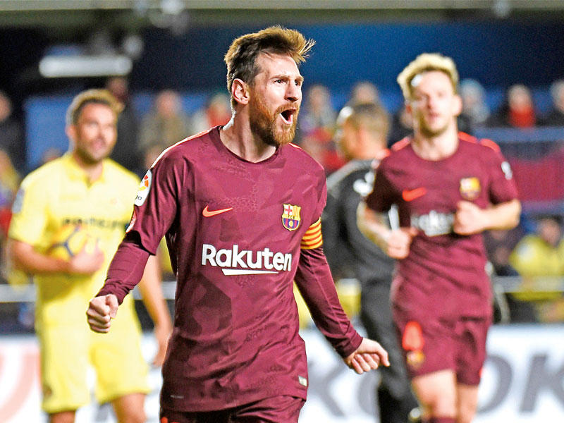 ليونيل ميسي نجم برشلونة يحتفل بهدفه في مرمى فياريال