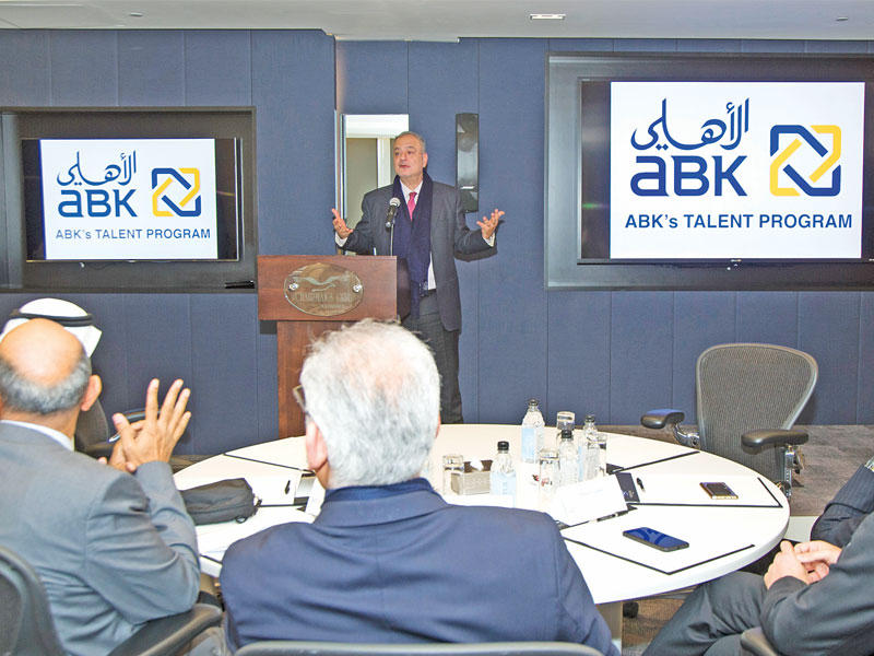 العقاد متحدثاً خلال البرنامج