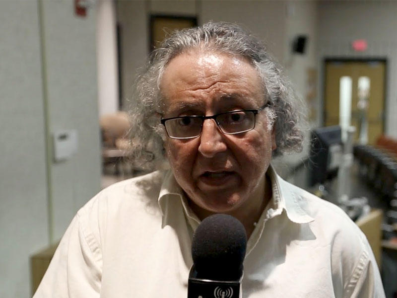 الكاتب والأستاذ الجامعي المقيم في أميركا أسعد أبوخليل