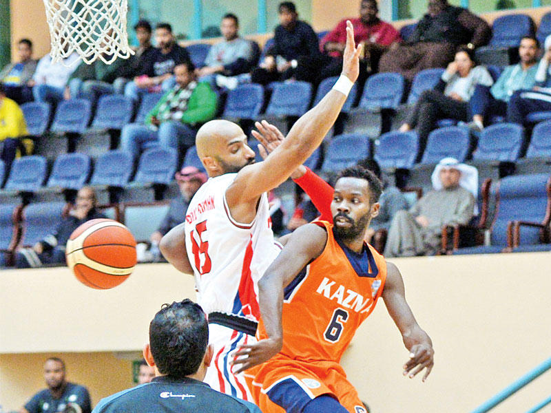 جانب من مباراة الكويت وكاظمة في كرة السلةt (تصوير نوفل إبراهيم)