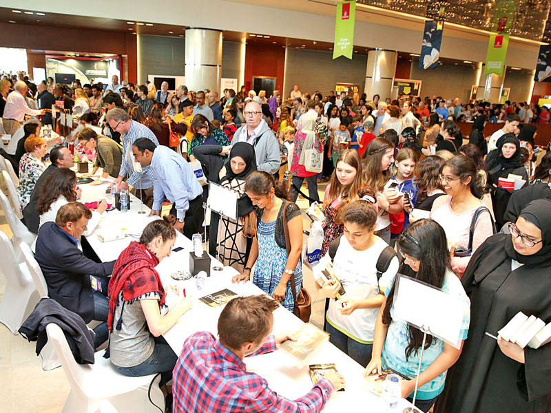 جانب من تسجيل الطلبة في البرنامج