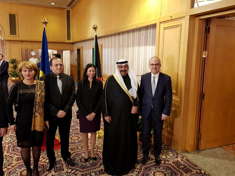 مساعد وزير الخارجية لشؤون اوروبا السفير وليد الخبيزي مع سفير جمهورية رومانيا خلال حفل السفارة بعيدها الوطني