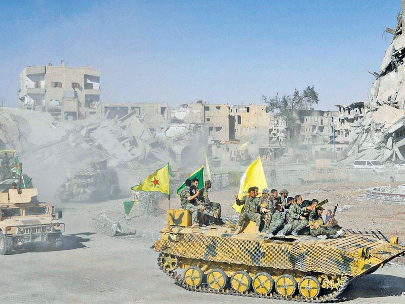 القوات الكردية في الرقة بعد تحريرهاn