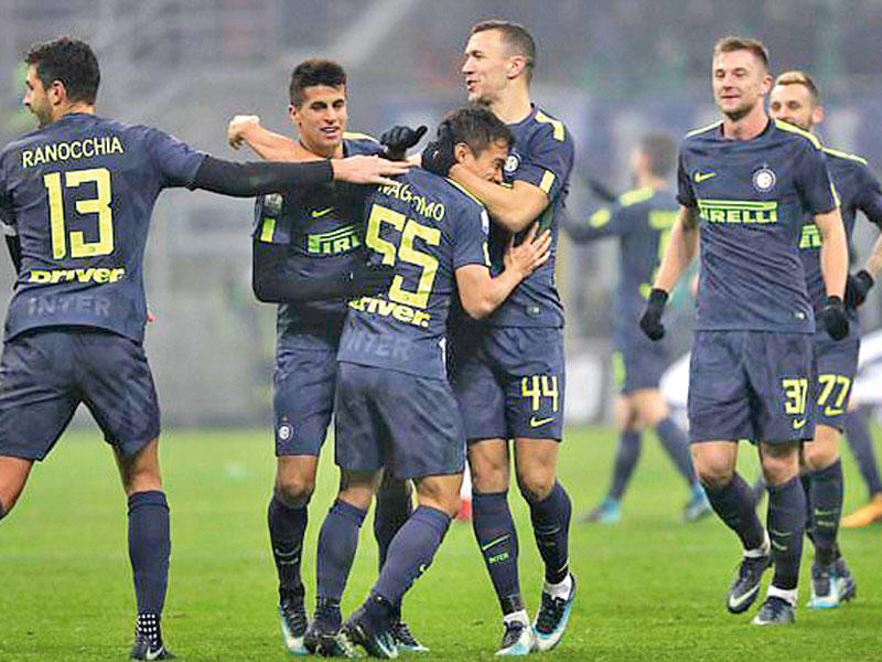 فرحة لاعبي الإنتر بعد الفوز