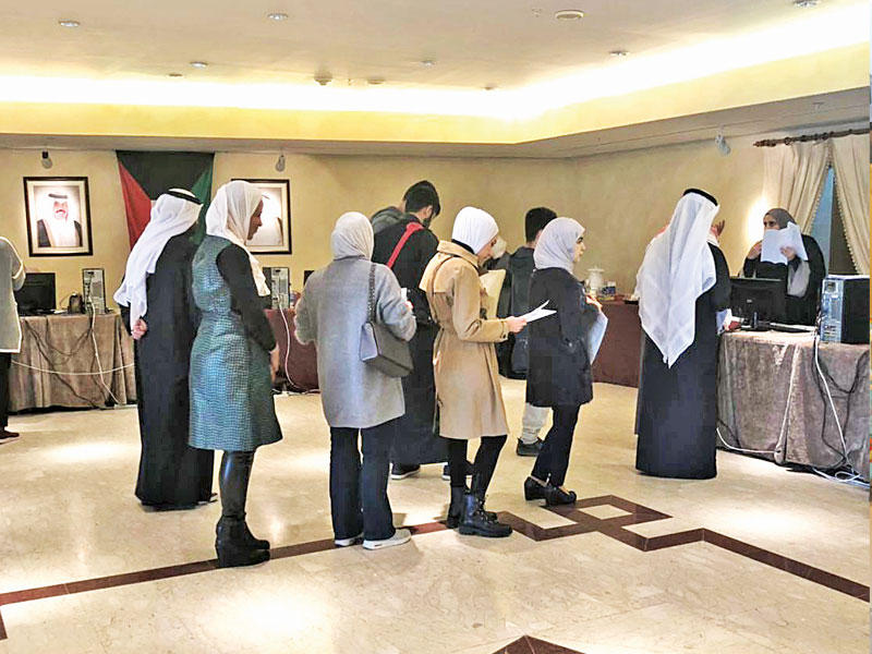 الطلبة المتوقع تخرجهم يستكملون جداولهم