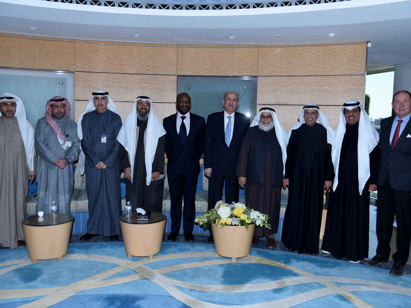 جانب من استقبال وزير النفط بخيت الرشيدي