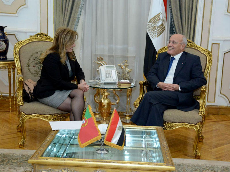 العصار وزير الدولة للإنتاج الحربي خلال مباحثات مع سفيرة البرتغال بالقاهرة 