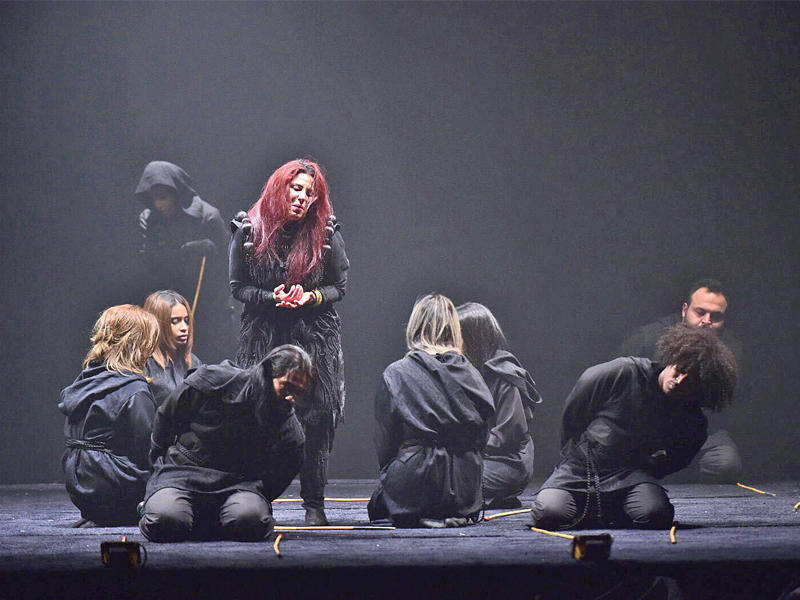 مشهد من مسرحية «غفار الزلة» 