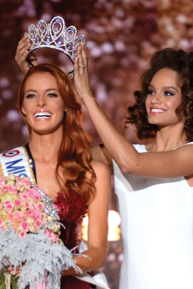 ملكة جمال فرنسا السابقة اليسا الينز تتوج ماييفا كوك 