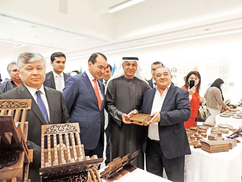 اليوحة من أعضاء الوفد الأوزبكي في افتتاح الأسبوع الثقافي