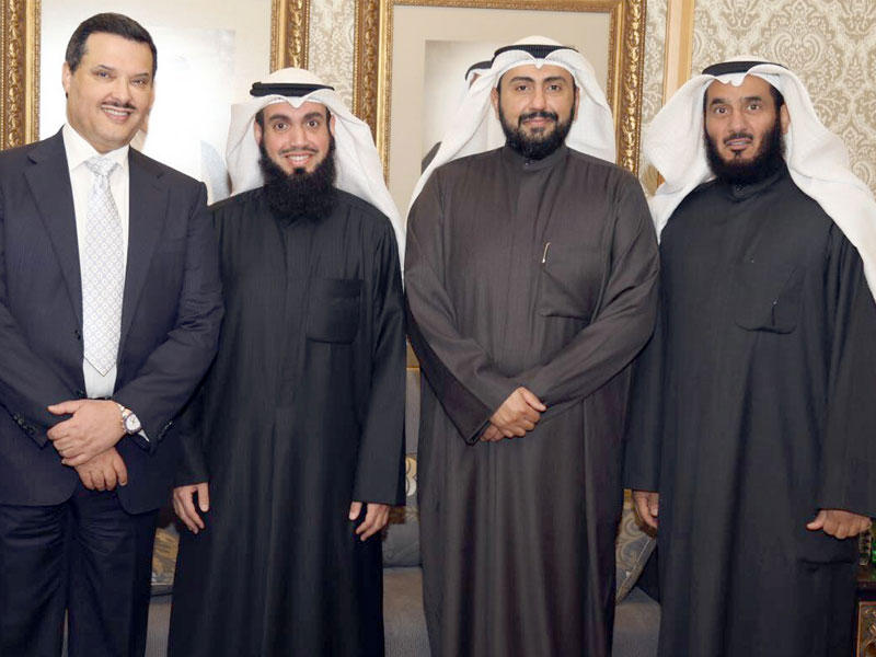 وزير الصحة السابق يقدم التهنئة