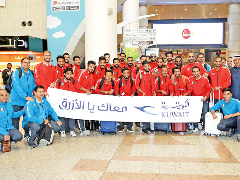 لاعبو الأزرق قبيل المغادرة (تصوير نوفل إبراهيم)