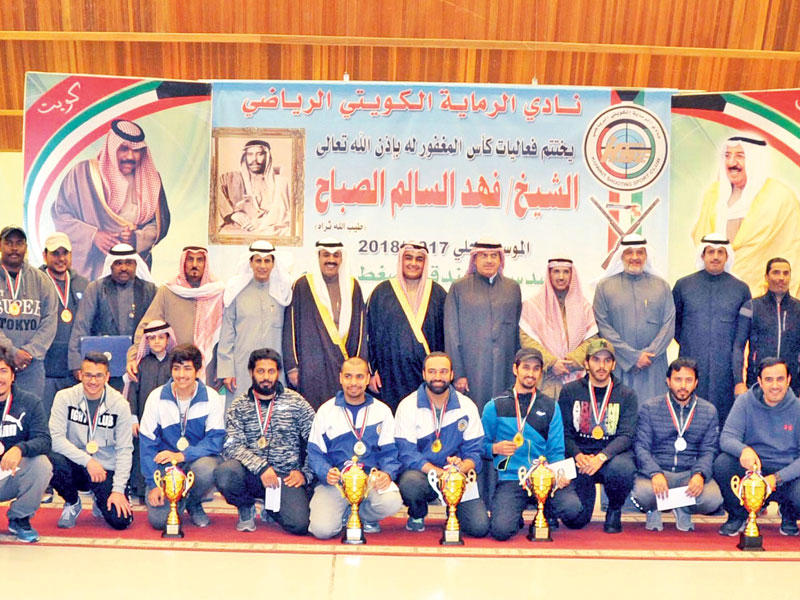 صورة جماعية للفائزين