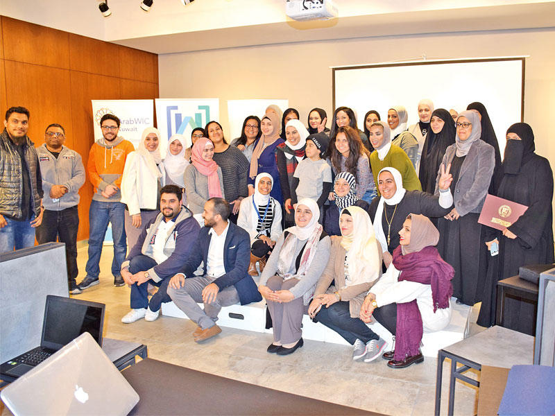 صورة جماعية للمشاركين