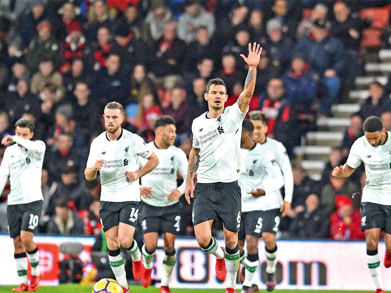 لوفرين نجم ليفربول يحتفل بهدفه في مرمى بورنموث