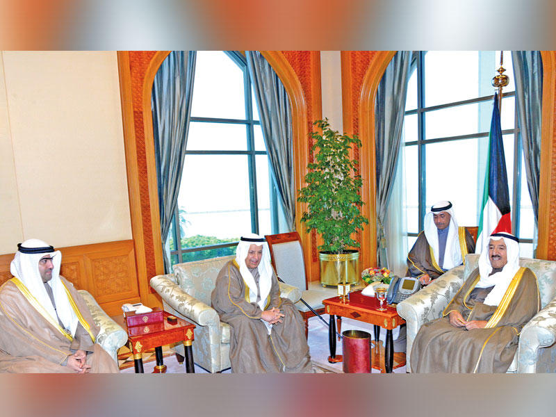 الأمير خلال استقباله رئيس غرفة التجارة والصناعة ووزير التجارة 