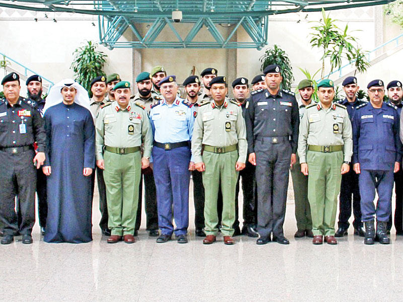 الرفاعي متوسطا المشاركين في دورة «تعزيز الهوية الوطنية»