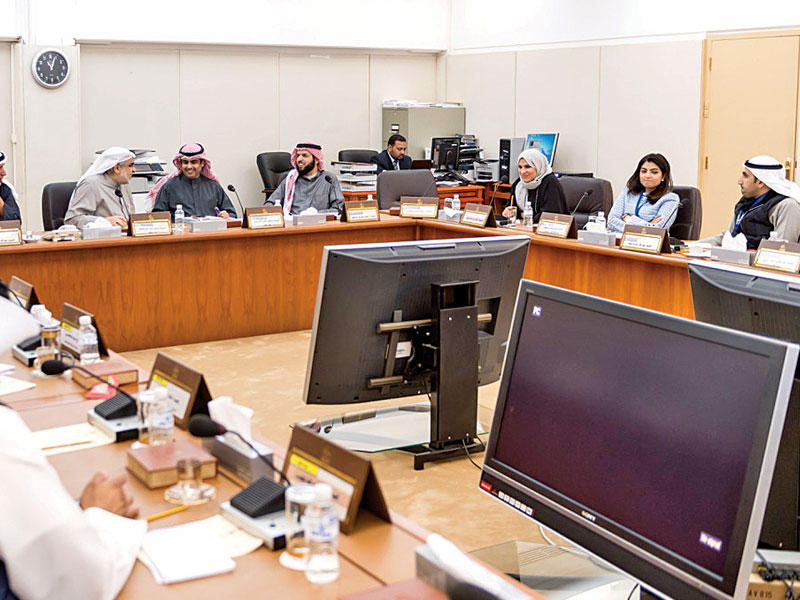 لجنة الميزانيات خلال اجتماعها أمس